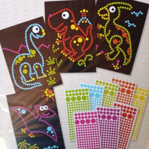 Kit planche à gommettes dinosaures